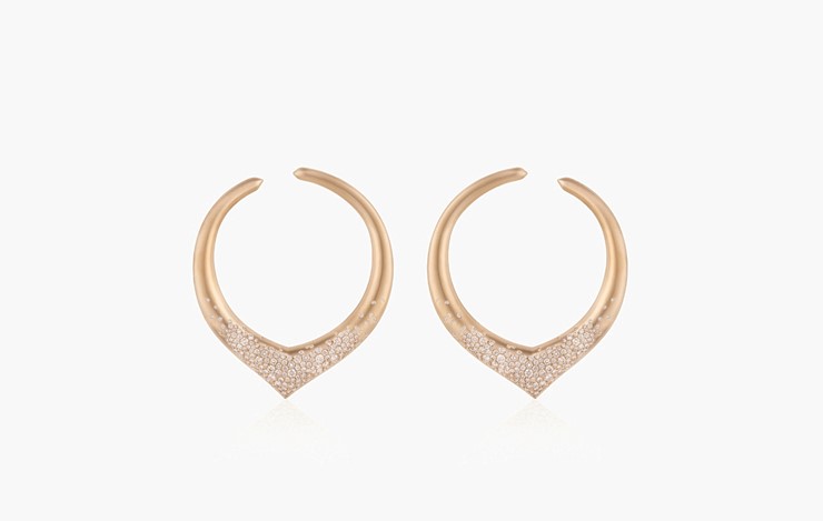 THE ARCH POWER MEDIUM HOOP EARRINGS